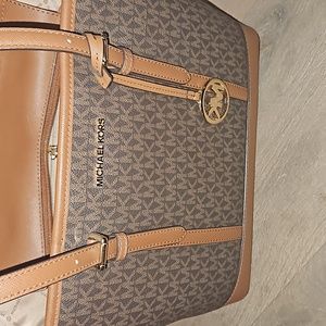 MICHAEL KORS POCKET BOOK